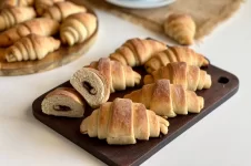 cikolatali-kruvasan-tarifii.webp