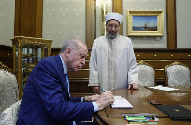Cumhurbaşkanı Erdoğan, Türkiye Diyanet Vakfına kurban bağışında bulundu - Resim: 1 Cumhurbaşkanı Erdoğan, Türkiye Diyanet Vakfına kurban bağışında bulundu - Resim: 1